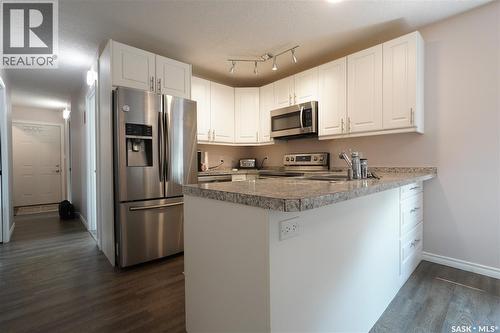 5602 Dewdney Avenue, Regina, SK - Indoor Photo Showing Kitchen