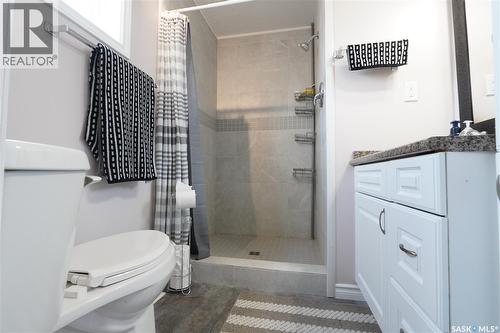 5602 Dewdney Avenue, Regina, SK - Indoor Photo Showing Bathroom