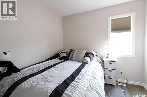 5602 Dewdney Avenue, Regina, SK - Indoor Photo Showing Bedroom