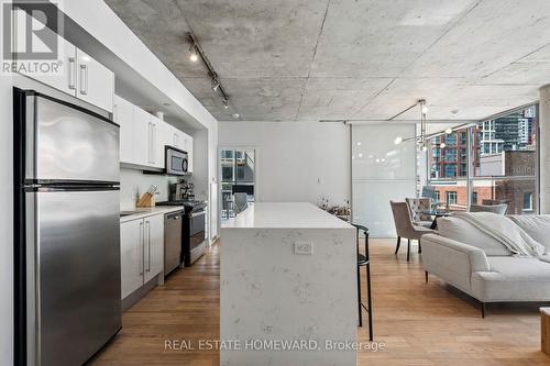 807 - 25 Oxley Street, Toronto, ON - Indoor Photo Showing Kitchen