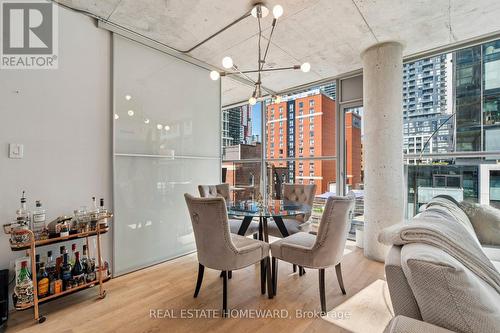 807 - 25 Oxley Street, Toronto, ON - Indoor Photo Showing Dining Room