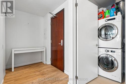 807 - 25 Oxley Street, Toronto, ON - Indoor Photo Showing Laundry Room