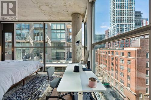 807 - 25 Oxley Street, Toronto, ON - Indoor