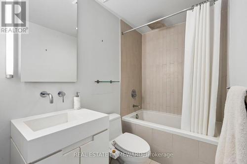 807 - 25 Oxley Street, Toronto, ON - Indoor Photo Showing Bathroom
