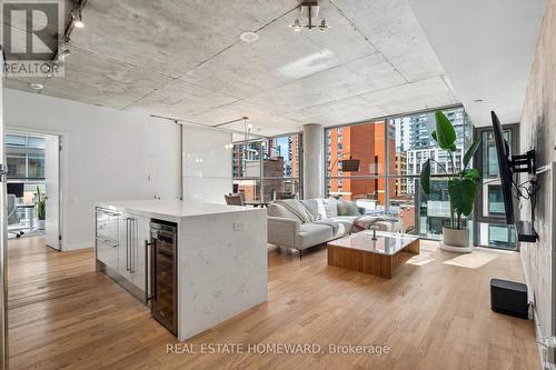 807 - 25 Oxley Street, Toronto, ON - Indoor