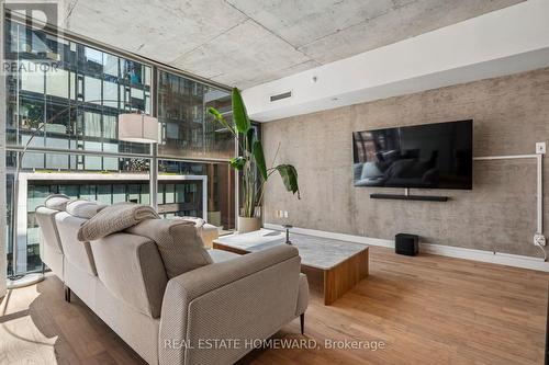 807 - 25 Oxley Street, Toronto, ON - Indoor