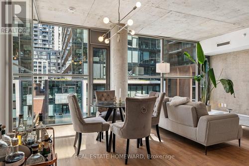 807 - 25 Oxley Street, Toronto, ON - Indoor Photo Showing Dining Room