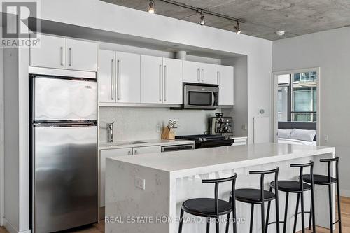 807 - 25 Oxley Street, Toronto, ON - Indoor Photo Showing Kitchen With Stainless Steel Kitchen