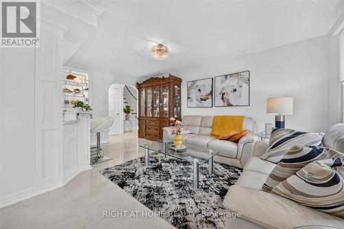 531 Wallenberg Crescent, Mississauga, ON - Indoor Photo Showing Living Room