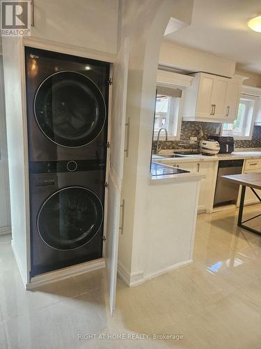 531 Wallenberg Crescent, Mississauga, ON - Indoor Photo Showing Laundry Room