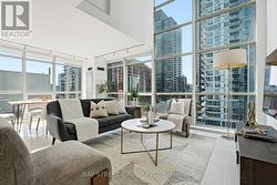 925 - 36 BLUE JAYS WAY Toronto, ON M5V 3T3