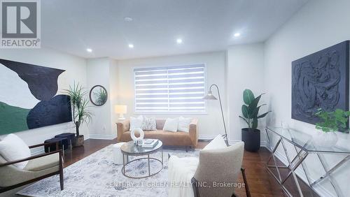 61 Magdalan Crescent, Richmond Hill, ON 