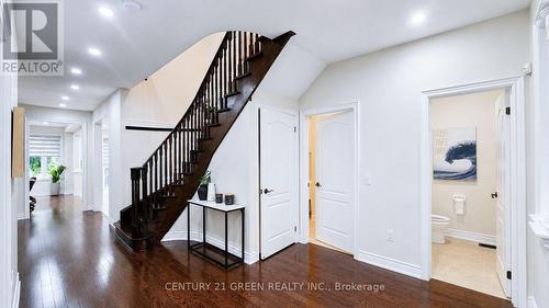 61 Magdalan Crescent, Richmond Hill, ON 