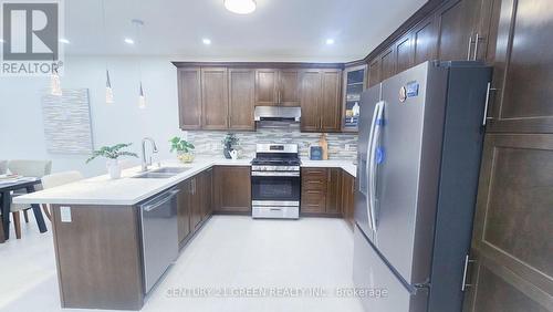 61 Magdalan Crescent, Richmond Hill, ON 