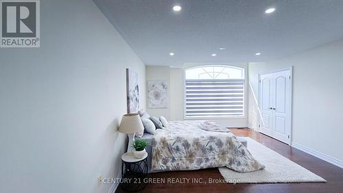 61 Magdalan Crescent, Richmond Hill, ON 