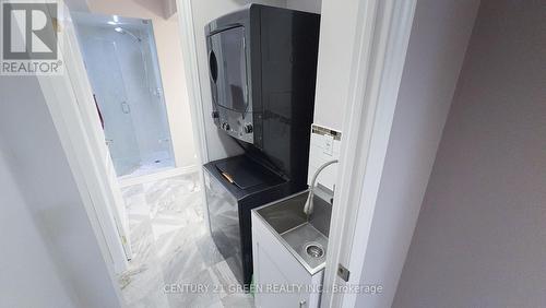 61 Magdalan Crescent, Richmond Hill, ON 