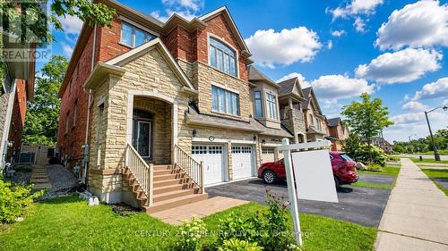 61 Magdalan Crescent, Richmond Hill, ON 