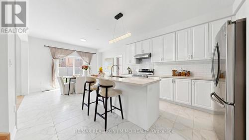 97 Connell Drive, Georgina, ON - Indoor Photo Showing Kitchen With Upgraded Kitchen