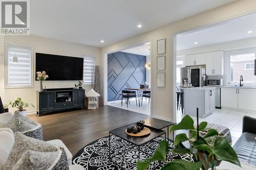 434 Ritas Avenue, Newmarket, ON - Indoor Photo Showing Living Room
