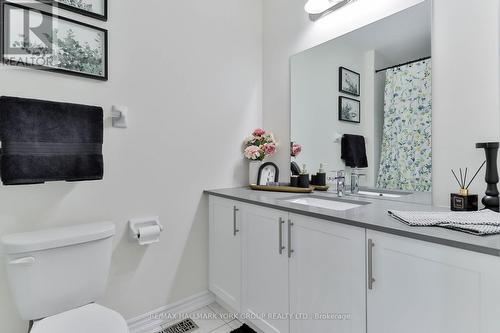434 Ritas Avenue, Newmarket, ON - Indoor Photo Showing Bathroom
