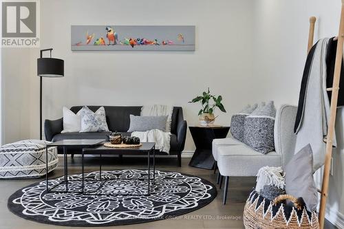 434 Ritas Avenue, Newmarket, ON - Indoor