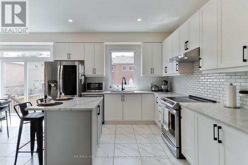434 Ritas Avenue, Newmarket, ON - Indoor Photo Showing Kitchen With Upgraded Kitchen