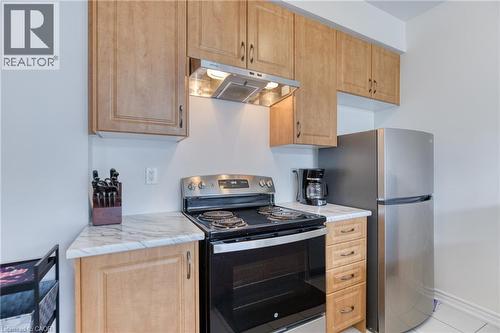 12 Hylton Drive, Barrie, ON - Indoor Photo Showing Kitchen