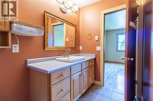 6121 Emerson Avenue, Comber, ON - Indoor Photo Showing Bathroom