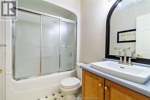 6121 Emerson Avenue, Comber, ON - Indoor Photo Showing Bathroom