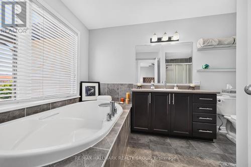 399 Livery Street, Ottawa, ON - Indoor Photo Showing Bathroom
