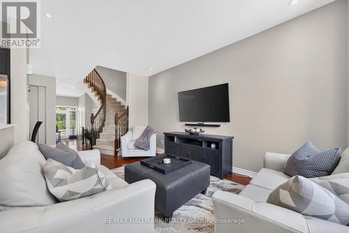 399 Livery Street, Ottawa, ON - Indoor Photo Showing Living Room