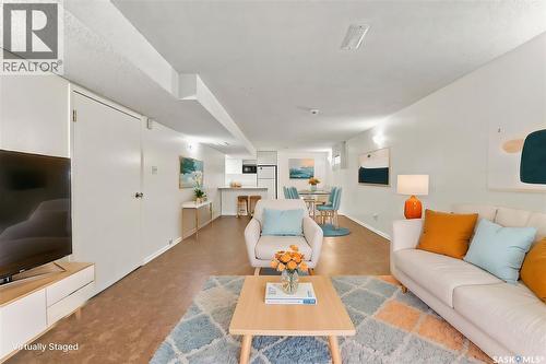 725 7Th Street E, Saskatoon, SK - Indoor Photo Showing Living Room