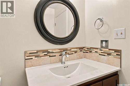 725 7Th Street E, Saskatoon, SK - Indoor Photo Showing Bathroom