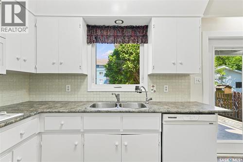 725 7Th Street E, Saskatoon, SK - Indoor Photo Showing Kitchen With Double Sink