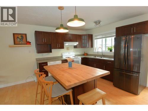 3615 Alfred Avenue, Smithers, BC - Indoor Photo Showing Kitchen
