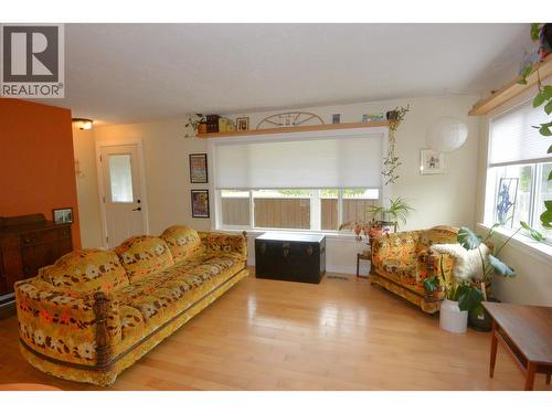 3615 Alfred Avenue, Smithers, BC - Indoor Photo Showing Living Room