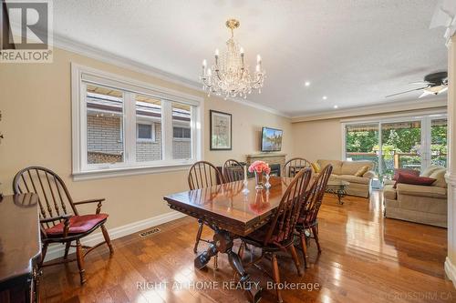 39 Grovetree Road, Toronto, ON - Indoor Photo Showing Dining Room