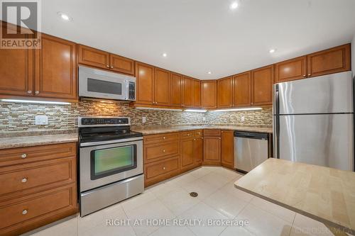 39 Grovetree Road, Toronto, ON - Indoor Photo Showing Kitchen