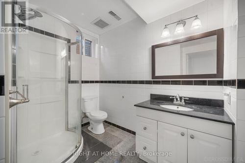 39 Grovetree Road, Toronto, ON - Indoor Photo Showing Bathroom
