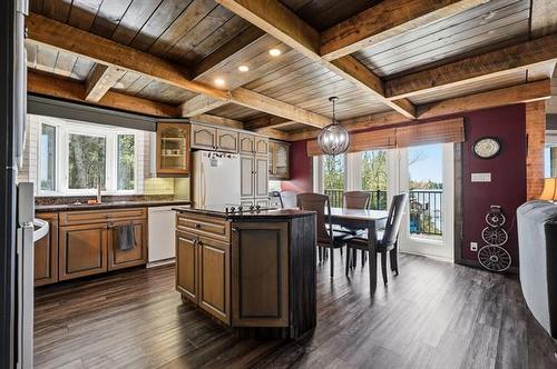 244 Spruce Land Dr, Lac Du Bonnet, MB - Indoor