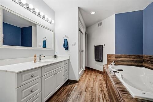 244 Spruce Land Dr, Lac Du Bonnet, MB - Indoor Photo Showing Bathroom