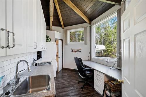 244 Spruce Land Dr, Lac Du Bonnet, MB - Indoor