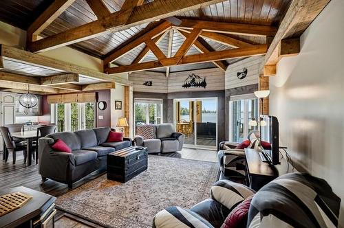 244 Spruce Land Dr, Lac Du Bonnet, MB - Indoor Photo Showing Living Room