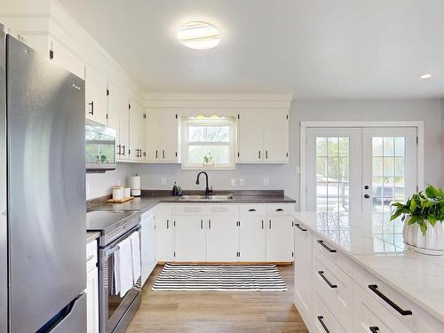 58 Three Mile Plains Cross Road, Three Mile Plains, NS - Indoor Photo Showing Kitchen With Double Sink