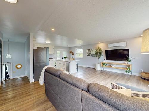 58 Three Mile Plains Cross Road, Three Mile Plains, NS - Indoor Photo Showing Living Room