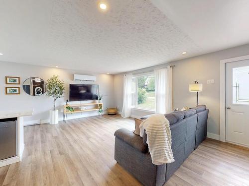 58 Three Mile Plains Cross Road, Three Mile Plains, NS - Indoor Photo Showing Living Room