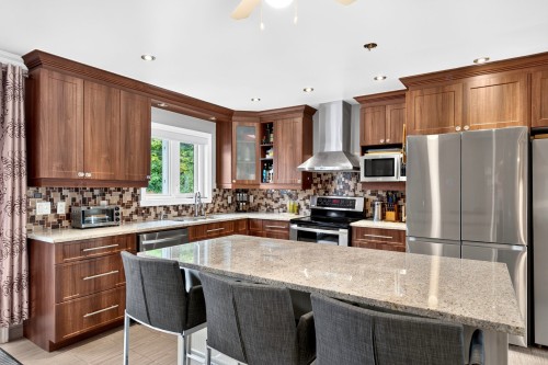 Kitchen - 410 Place De Sillery, Laval (Chomedey), QC - Indoor Photo Showing Kitchen With Upgraded Kitchen
