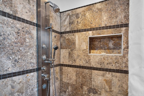 Bathroom - 410 Place De Sillery, Laval (Chomedey), QC - Indoor Photo Showing Other Room