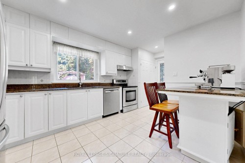 67 Cathedral Bluffs Drive, Toronto, ON - Indoor Photo Showing Kitchen