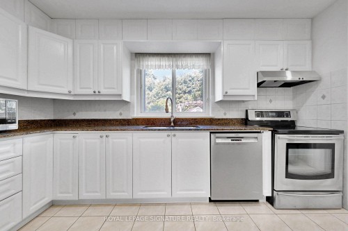 67 Cathedral Bluffs Drive, Toronto, ON - Indoor Photo Showing Kitchen